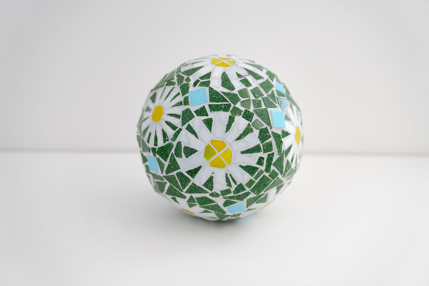 Miscellaneous decorative mosaic spheres