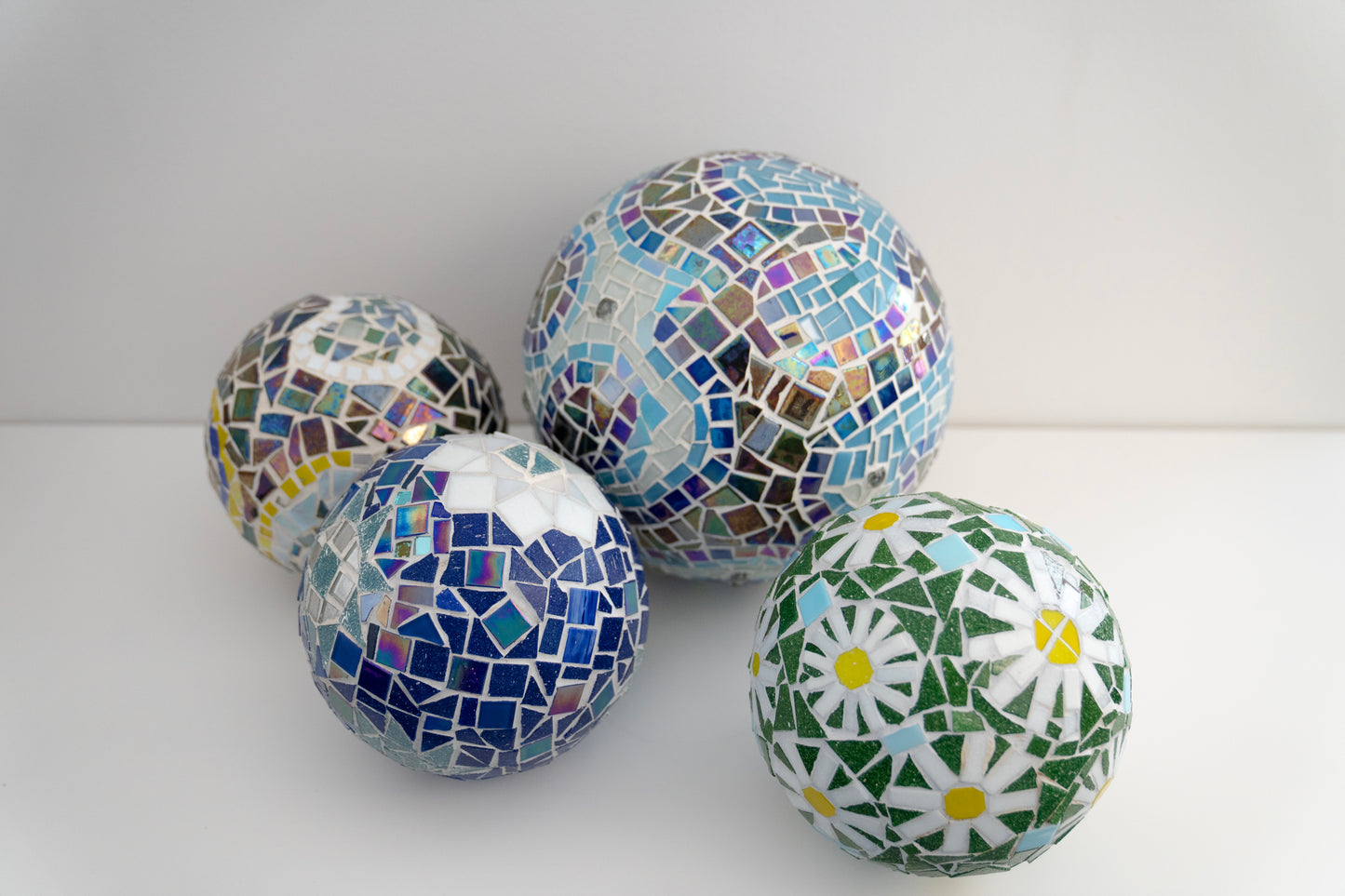 Miscellaneous decorative mosaic spheres